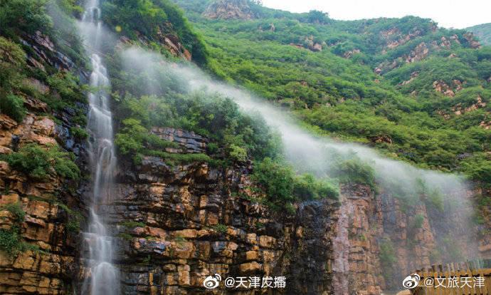 杭州一女子用电动扶梯传送行李砸伤路人，乘坐电动扶梯需要注意什么？游戏画面